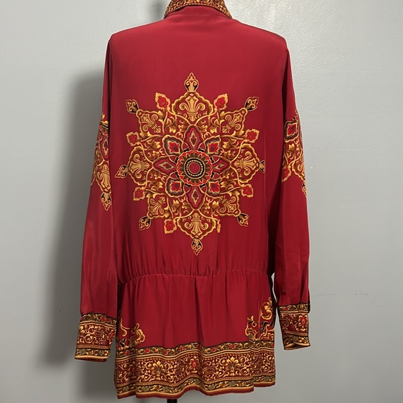 Vintage red silk elastic band waist collared button down gold print shirt sz M - Picture 13 of 17